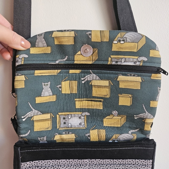 Fabrikate Handmade Adjustable Cat-Themed Wallet Purse - Picture 11 of 15